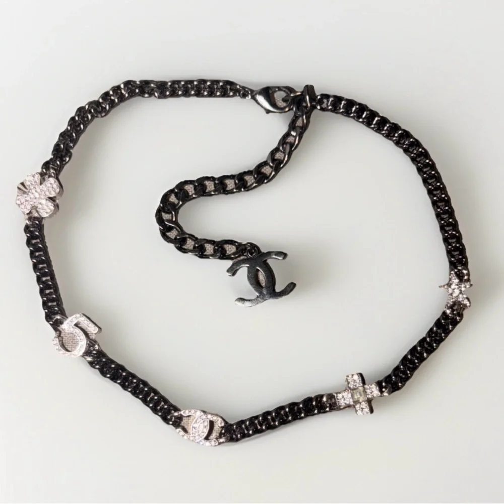 🪩 🆕 Chanel 5 CC black metal 🖤 crystal charm Choker Necklace 🪩